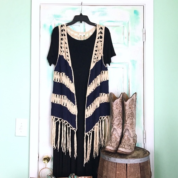 Umgee Tops - 🌵Umgee Navy Blue & Beige Crotchet Boho Vest S🌵
